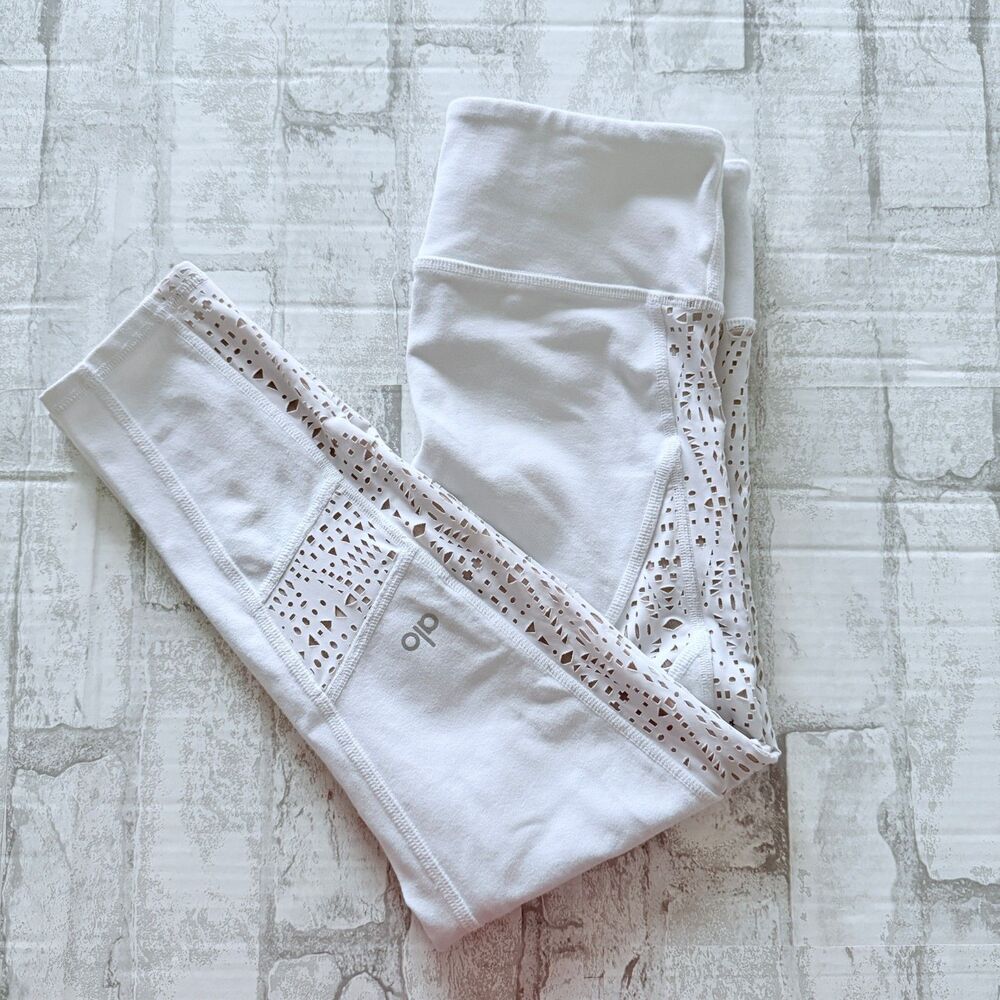 Alo Yoga White High-Waist Charm Capris Laser Cut Sleek Studio Leggings Sz XS - Picture 2 of 7